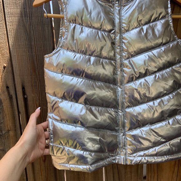 A silver jacket - Picture 4 of 4